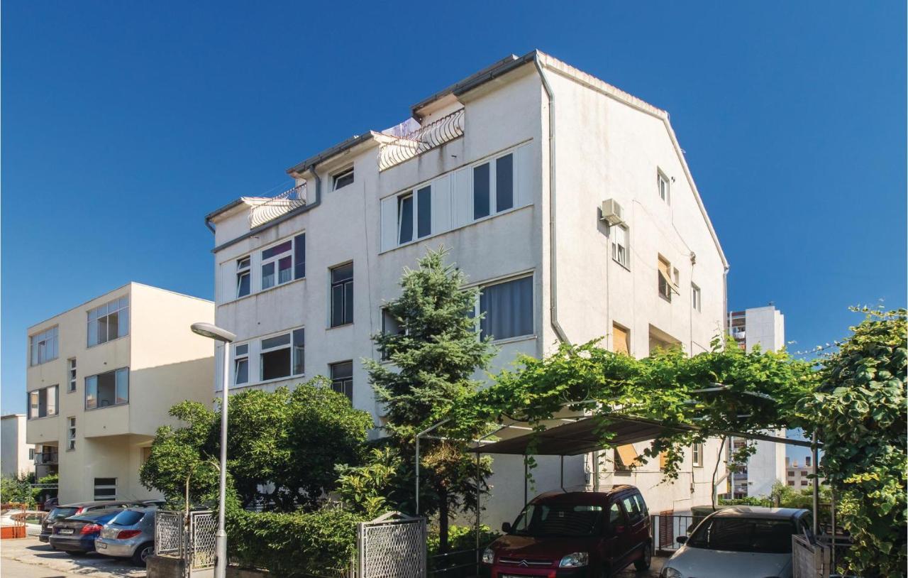 Apartman Cozy In With Kitchenette Split